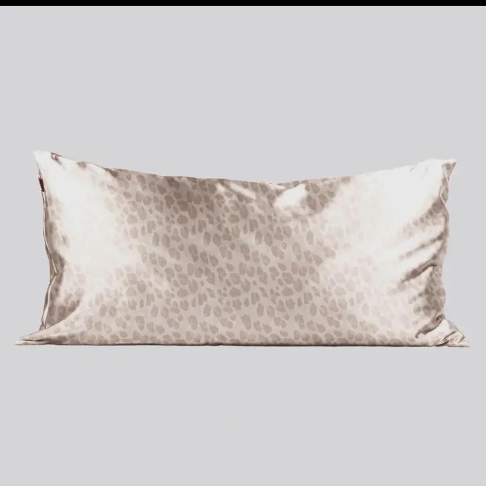 NIB  SATIN KING PILLOW CASE IN LEOPARD PRINT - Picture 2 of 3